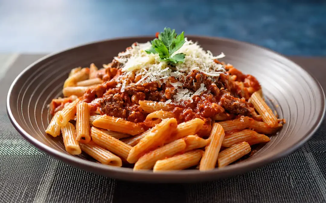 Pasta met lamsgehakt en tomaat
